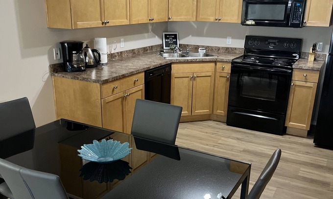 Northeast Edmonton Apartment | Lovely 2-bedrm condo with free U/G parking