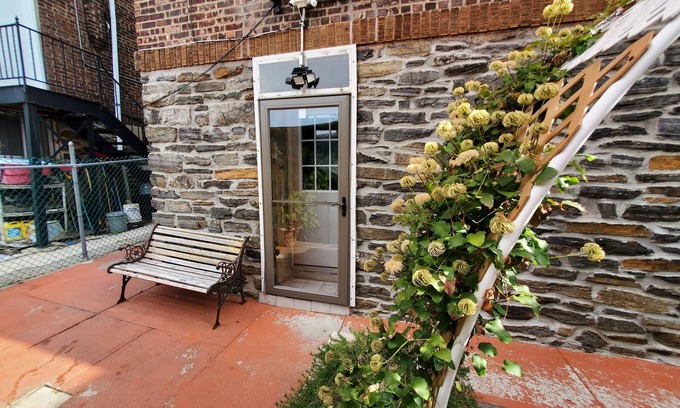 Morris Heights Apartment | Lovely 2 bedroom apartment in a private house with beautiful garden