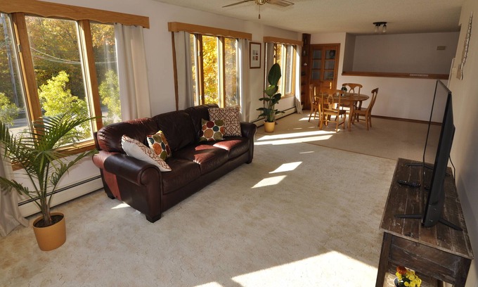 Holden Apartment | Lovely 2 bedroom apartment on Route 1A in Holden
