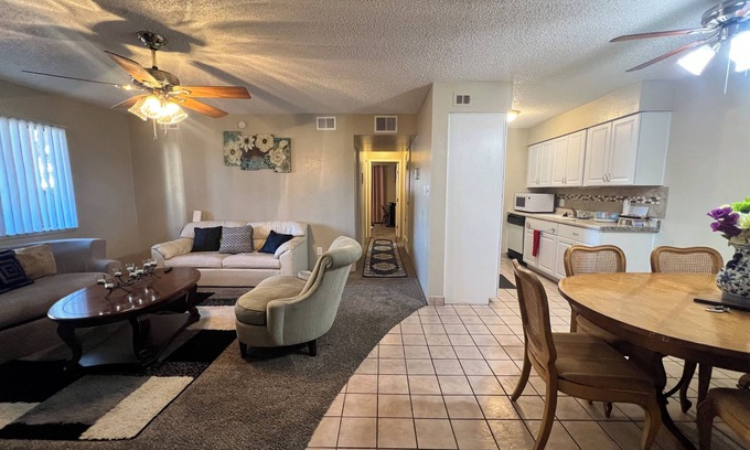Casas Adobes Apartment | Lovely 2-bedroom apartment with WiFi, AC in Tucson