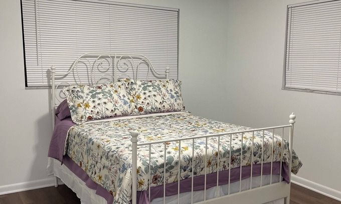 Bearss Plaza Apartment | Lovely 2-bedroom apartment in brilliant Tampa with WiFi, AC