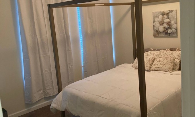 Quincy Apartment | Lovely 2 Bedroom Apt - Book 3 and 1 Night free