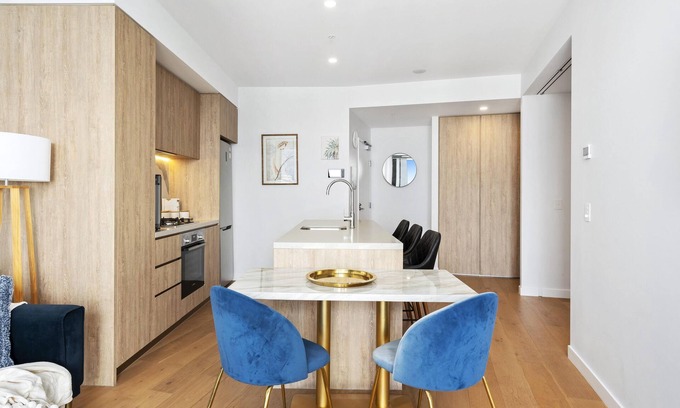 Broadbeach Apartment | Lovely 2 Bedroom City/Ocean View Unit (No Parking) (12801 - 5N - NB)