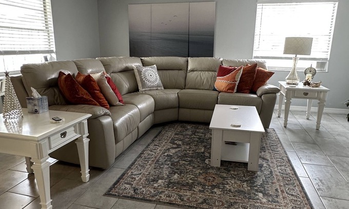Vamo Condo | LOVELY 2- BEDROOM CONDO 7 MINUTES FROM SIESTA KEY