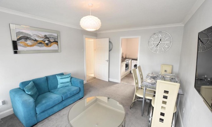 Airdrie Apartment | Lovely 2 Bedroom Flat in a quiet location
