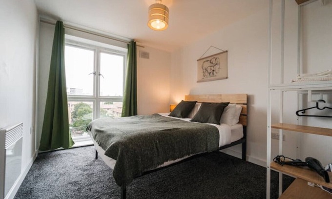 Tower Hamlets Apartment | Lovely 2 bedroom flat next to Victoria Park