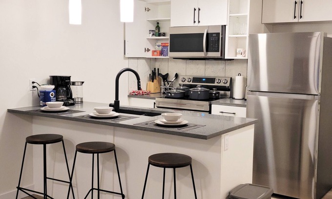 Southwest Edmonton Apartment | Lovely 2 Bedroom Guest Suite in Southwest Edmonton