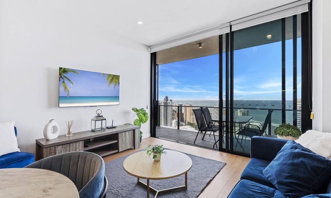 Broadbeach Apartment | Lovely 2 Bedroom Ocean View Unit in Broadbeach