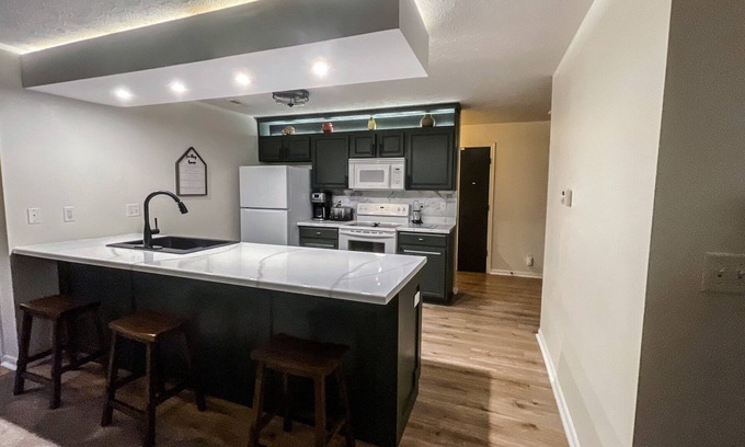 Machesney Park Condo | LOVELY 2-BEDROOM CONDO WITH FIREPLACE