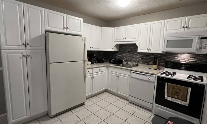 New Haven Condo | Lovely 2bdr condo