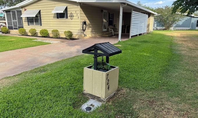Silver Lake House | Lovely 2BR/2BA in Silver Lake of The Villages