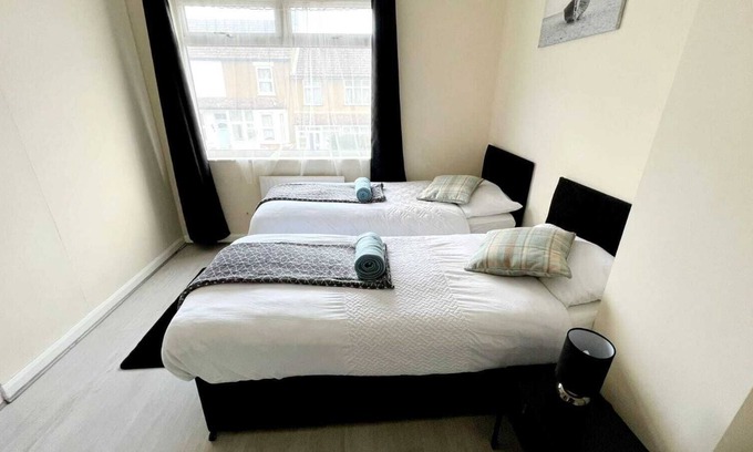 Grays Other | Lovely 3-Bed House in Grays, close to shops