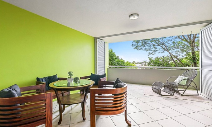 Greenslopes Apartment | Lovely 3-Bed with Alfresco Dining by Amenities