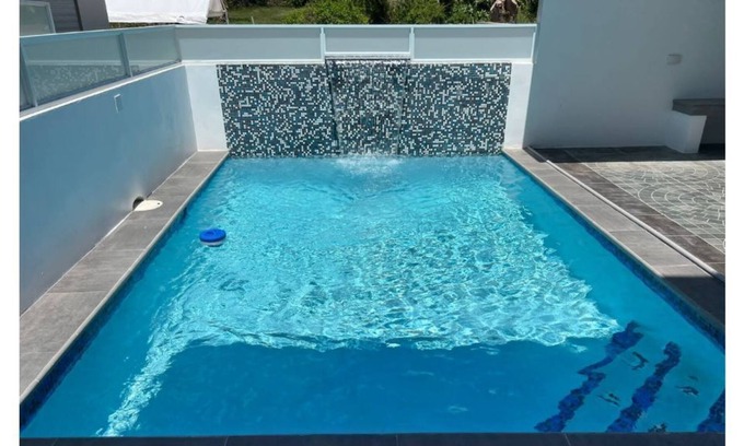 Camaceyes Apartment | Lovely 3-bedroom apt #6 5 minutes from Crash Boat beach