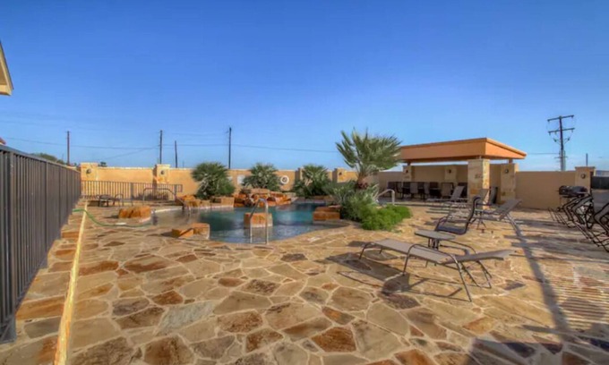Amistad National Recreational Area Condo | Lovely 3 bedroom condo with pool on Lake Amistad