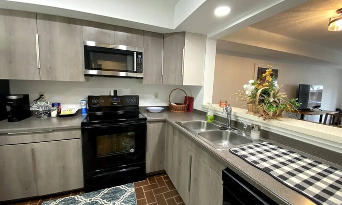Dayton House | Lovely 3 Bedroom Condo in Centerville!