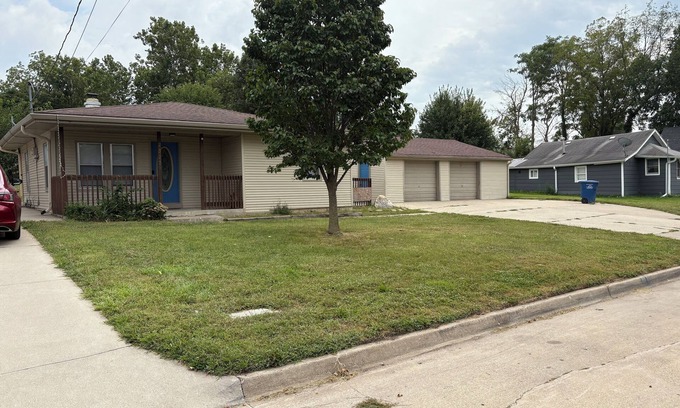 Berwick House | Lovely 3-bedroom house with AC in Des Moines