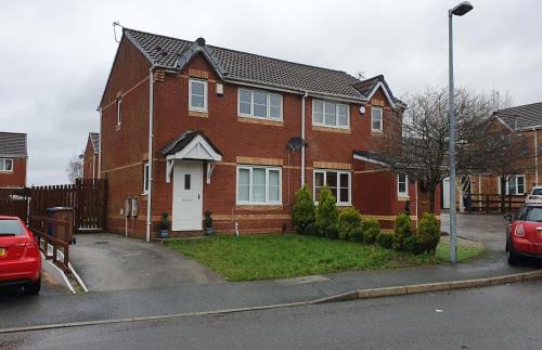 Little Hulton House | Lovely 3 Bedroom House Manchester