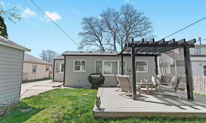 Royal Oak House | Lovely 3 BR Home w/Backyard - Sleeps 6