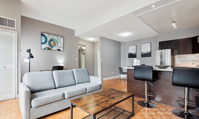 Bay Street Corridor Apartment | Lovely 3-BR in DT Toronto