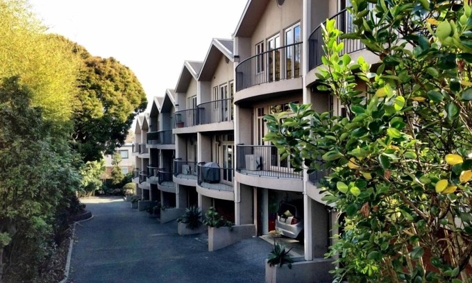 Remuera House | Lovely 3-Story Terraced House on Remuera Road