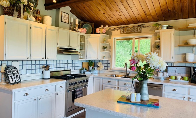 Eagle River House | Lovely 3br/2ba Hideaway! Great for Groups & Families! Inlet & Denali Views
