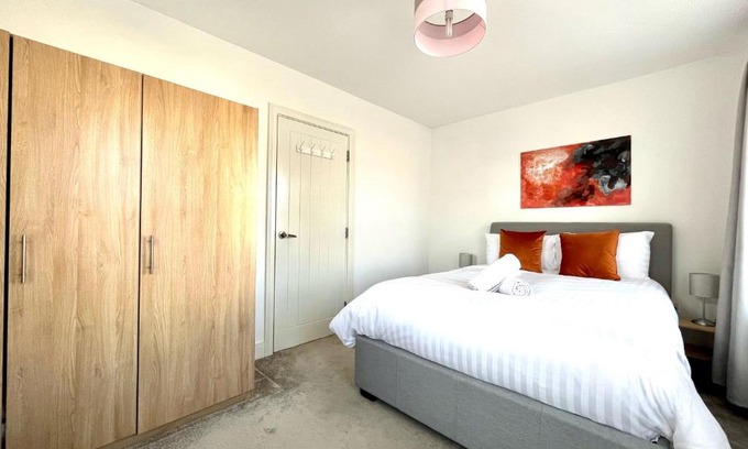 Bicester House | Lovely 4 doubled bedroomed townhouse in Bicester near to Bicester Village