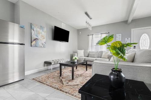 Downtown Niagara Falls House | Lovely 4BR Near the Falls and Casino