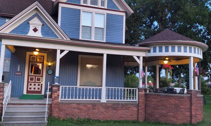 Vassar House | Lovely 5-bedroom house with AC in charming Vassar