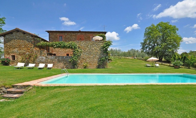 Castelnuovo Berardenga Apartment | Lovely apartment for 2 guests with WIFI, A/C, pool, pets allowed and panoramic view