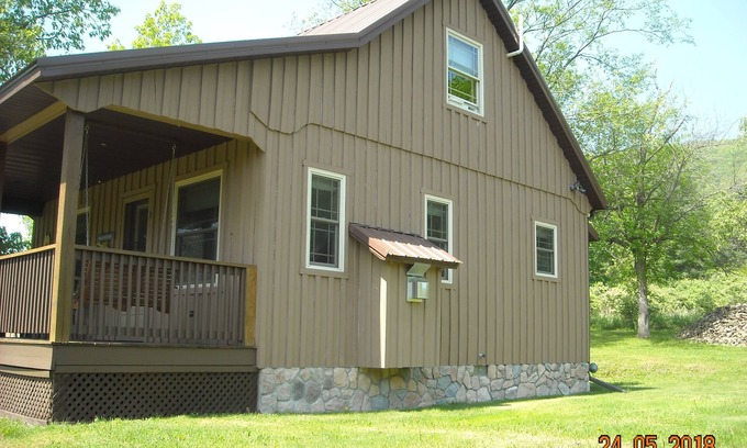 Wellsboro Cabin | Lovely Amish Crafted Country Cabin in Wellsboro, Pennsylvania