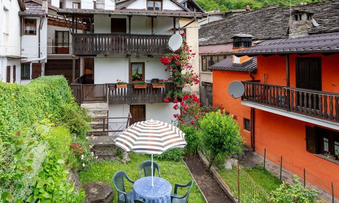 Calasca-Castiglione Apartment | Lovely apartment for 5 people with WIFI, TV, balcony, pets allowed and parking