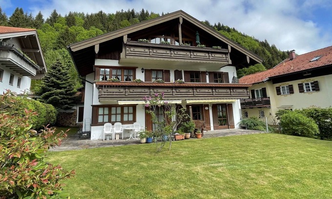 Aschau im Chiemgau Apartment | Lovely apartment for 4 guests with WIFI, TV, balcony and parking