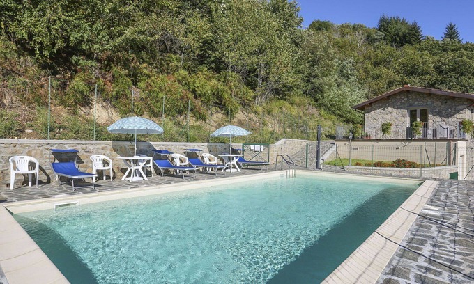 Villa Collemandina Villa | Lovely apartment in villa for 3 people with pool, WIFI, terrace, pets allowed and parking