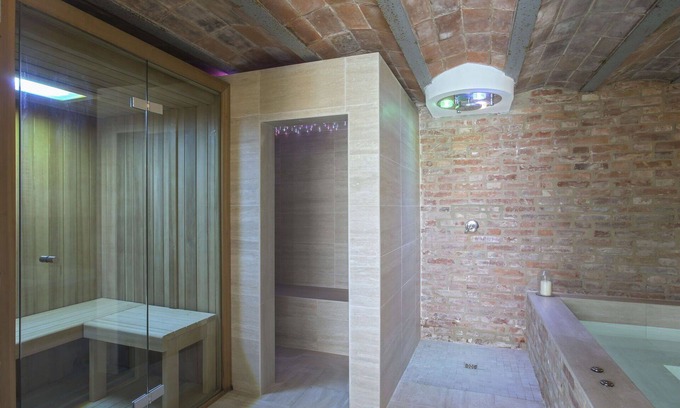 Pieve a Nievole Apartment | Lovely apartment for 4 people with hot tub, A/C, WIFI, pool, TV, patio, pets allowed and parking
