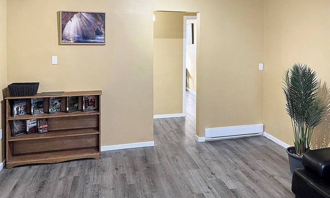 Sudbury Apartment | Lovely Apartment off the Kingsway & close to Resturants , Costco & Gas stations
