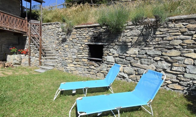Sarre Apartment | Lovely apartment for 4 people with TV, balcony, pets allowed and parking, close to Aosta