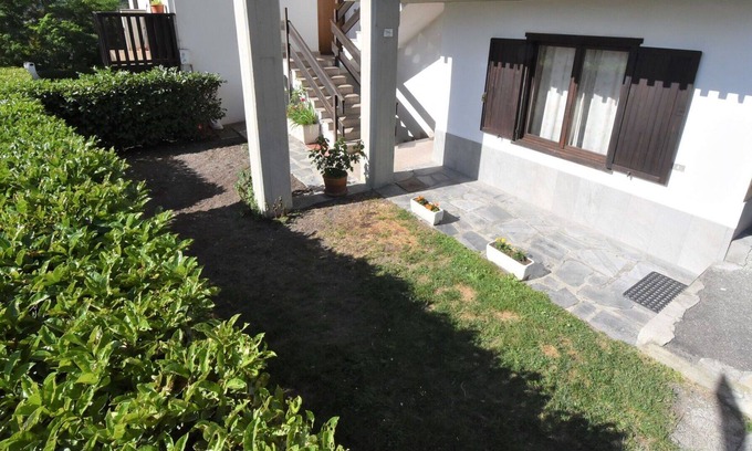 Sarre Apartment | Lovely apartment for 3 guests with TV, pets allowed and parking