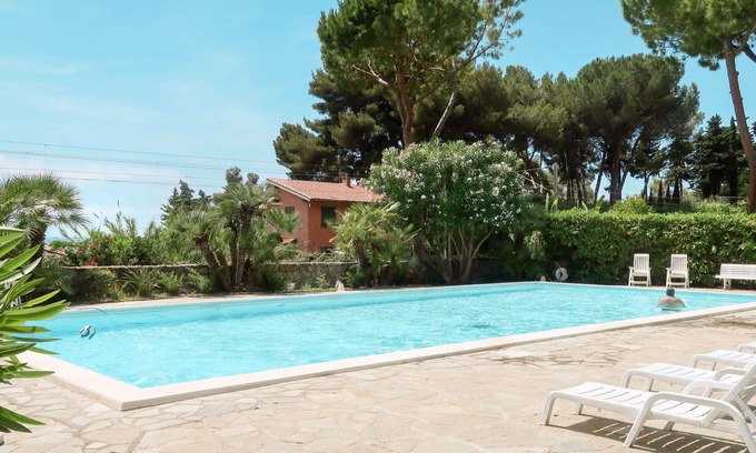 Latte Apartment | Lovely apartment for 4 guests with WIFI, pool, TV and balcony