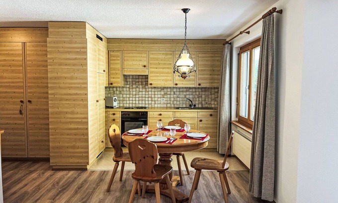 Grisons Apartment | Lovely apartment for 2 people with WIFI, pool, TV, balcony, pets allowed, panoramic view and par.