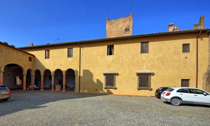 Certaldo Apartment | Lovely apartment for 3 people with A/C, WIFI, TV, panoramic view and parking, close to San Gimig.