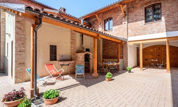 Mondovi Apartment | Lovely apartment for 3 guests with WIFI, TV, patio, pets allowed and parking