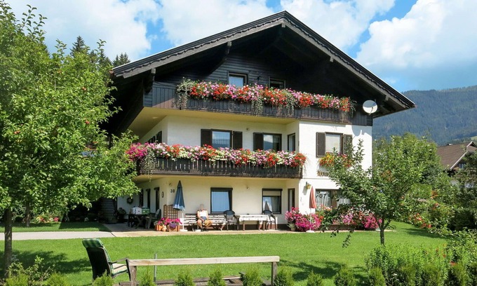 Arriach Apartment | Lovely apartment for 4 people with WIFI, TV, balcony and parking