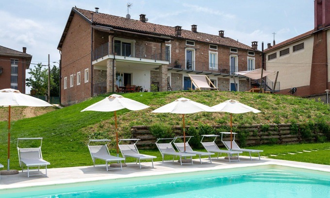 Calosso Apartment | Lovely apartment for 4 people with pool, WIFI