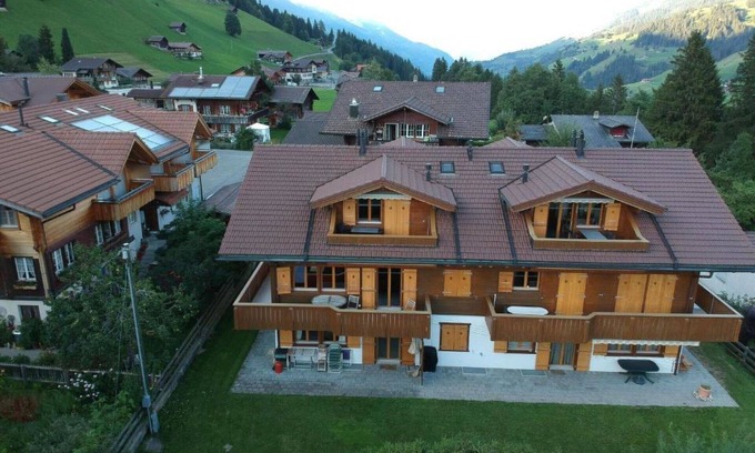 Adelboden Apartment | Lovely apartment for 5 people with WIFI, TV and balcony