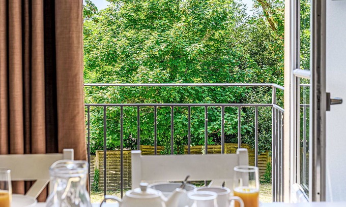 Baden Apartment | Lovely apartment for 5 people with WIFI, pool, TV and parking