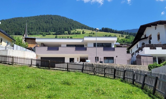 Fliess Apartment | Lovely apartment for 4 guests with TV, terrace and parking