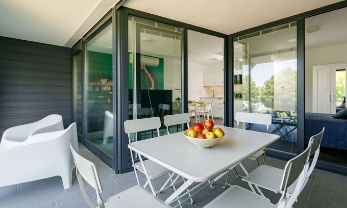 Balatonszemes Apartment | Lovely apartment for 6 guests with A/C, pool, WIFI, TV, terrace, pets allowed and parking