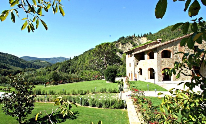 Dicomano Apartment | Lovely apartment for 5 people with pool, WIFI, TV, pets allowed and parking