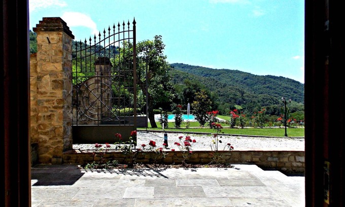 Dicomano Apartment | Lovely apartment for 6 people with WIFI, pool, A/C, TV, pets allowed and parking